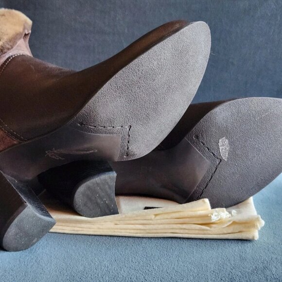 UGG Australia  "Jayne" Brown Cuffed Shearling Heeled Ankle Boot. Size 10. - Picture 5 of 8